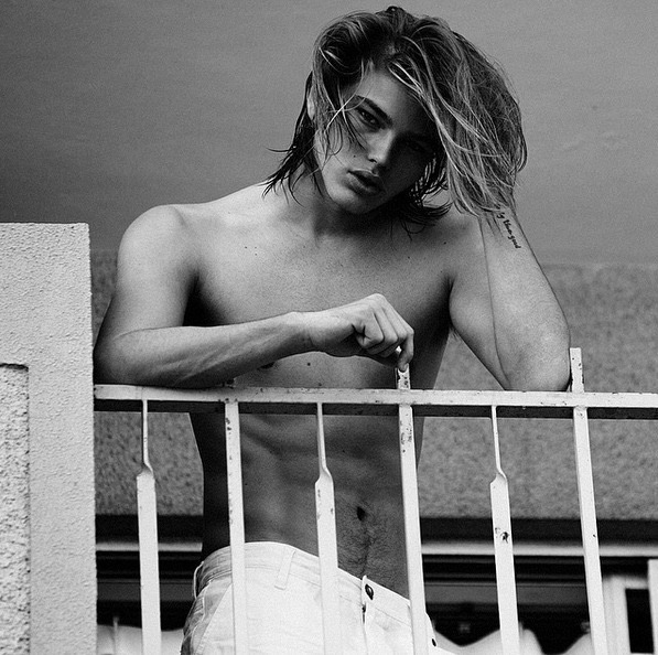 3879312 46B4990E DAE6 42E5 8FC5 F6AC619924BF