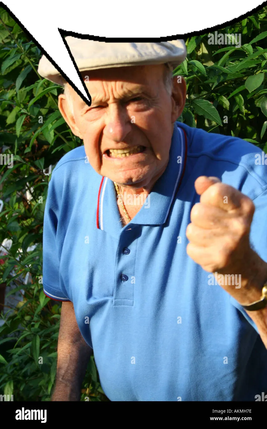Speechmemified angry grumpy old man shaking son poing dans le monde akmh7e