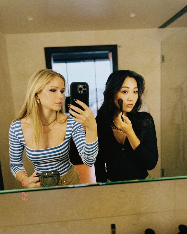 Karen fukuhara with erin moriarty v0 frjrfdp5mryb1