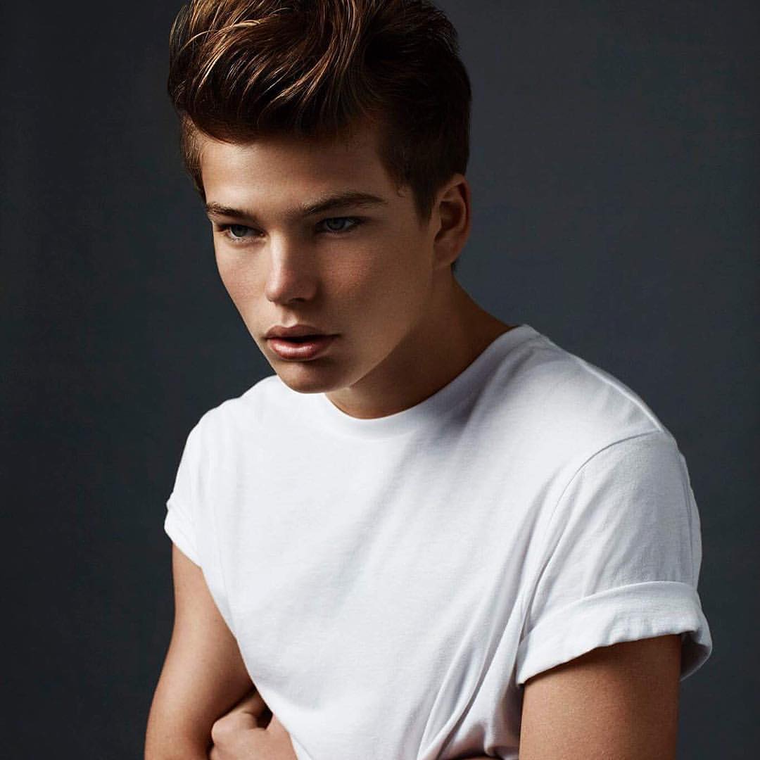 055F5E69 C268 4F25 BE86 0996930F562D 055F5E69 C268 4F25 BE86 0996930F562D