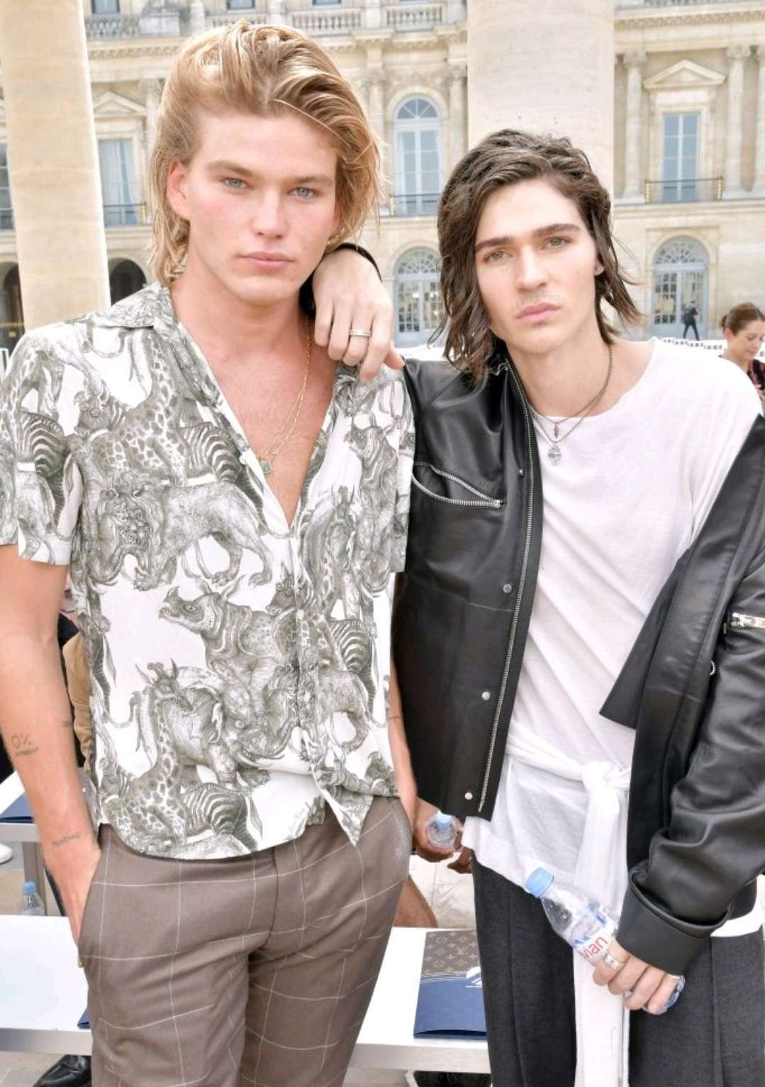 81C6595B FABD 4ECC BD7A 8050F94C8C1C 81C6595B FABD 4ECC BD7A 8050F94C8C1C