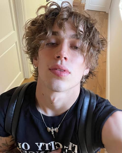 A9C105EF CC3B 412F BBBE C3C3A5903A33