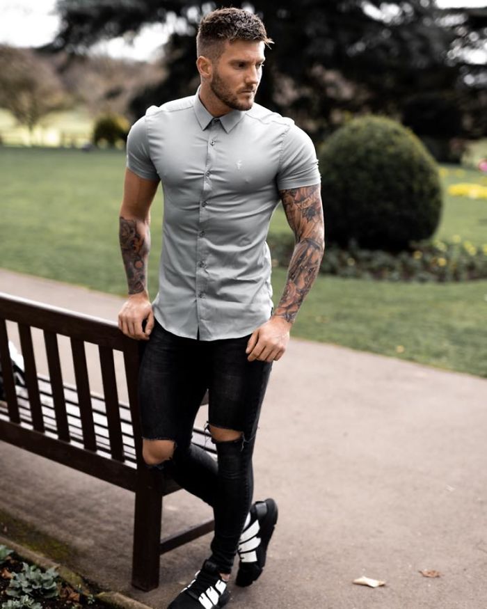 Father and sons tight shirt male model ad reactions 21 5cac439d947e3  700