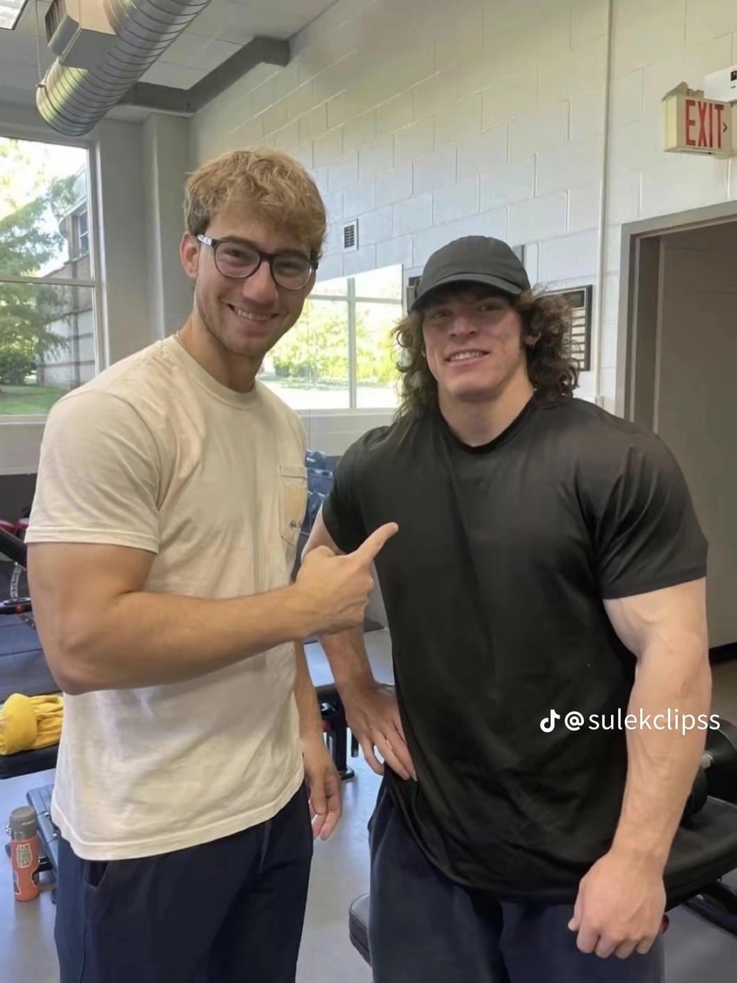 Sam sulek with his viewers v0 ouvorhqqzszb1