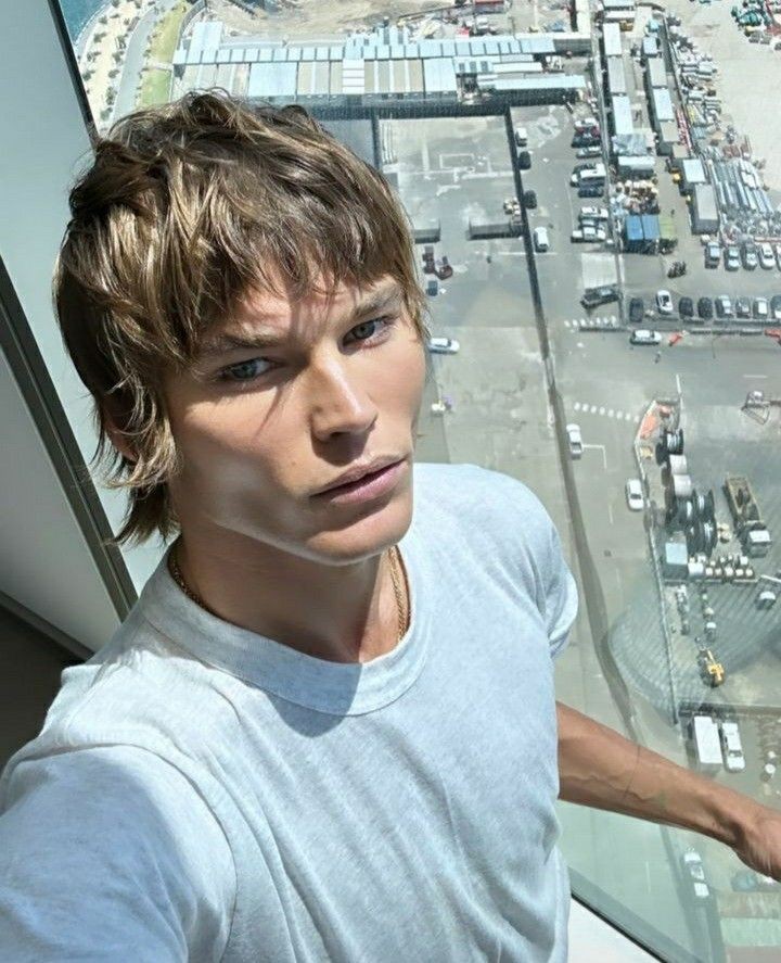 D94311de1e9bea1cc9772cb9f880175d