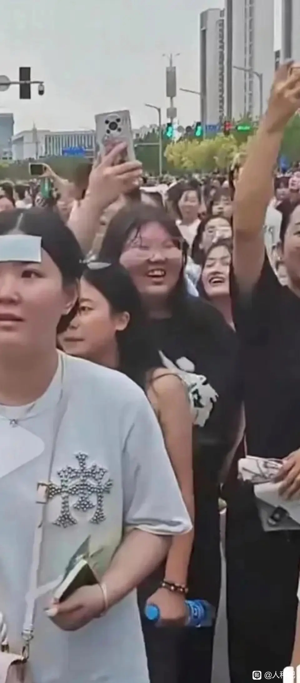 1945E52EA703BE028FF19F0EA9DFAB27