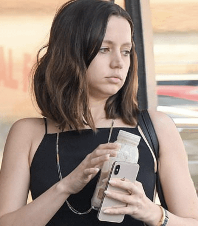 Ana de armas without makeup v0 wmrxw08jtr0a1