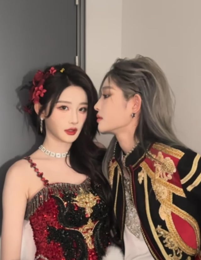 K pop star wqng yi  and zhou shiyu  cp v0 mf7b3gv0nbtc1