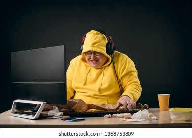 Cunning guy browsing net close 260nw 1368753809