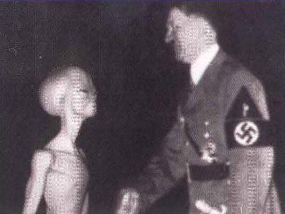 Alien meets hitler