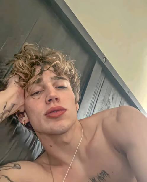 991127A1 402F 456E 80DB 9D6EB19F4D45 991127A1 402F 456E 80DB 9D6EB19F4D45