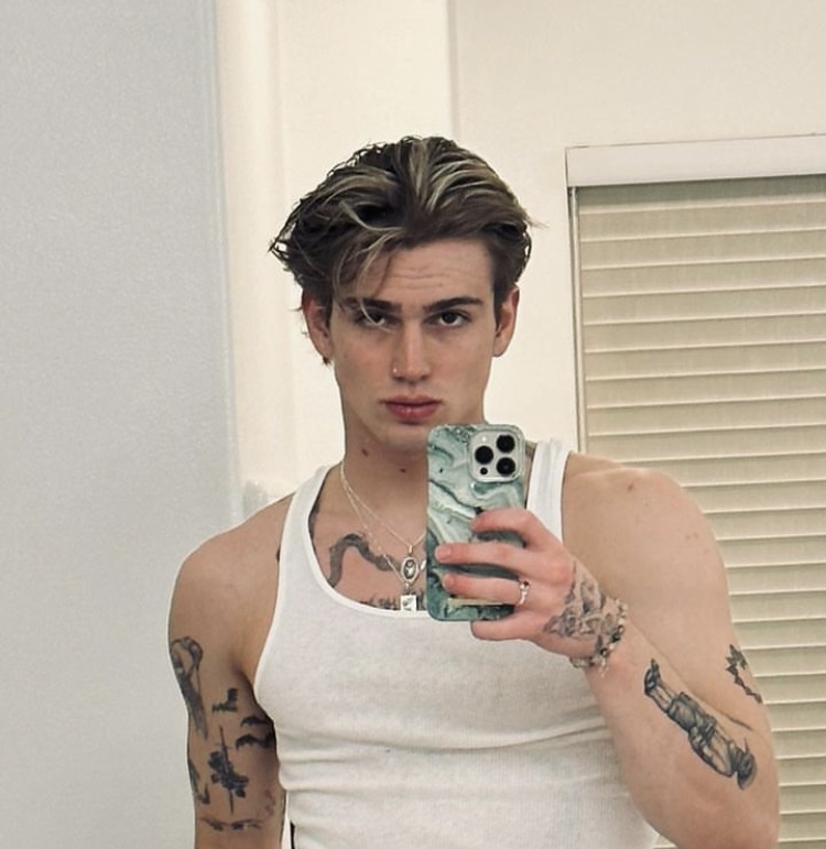 8AECA90A 2A06 4FDC 8500 E4139B4929A3