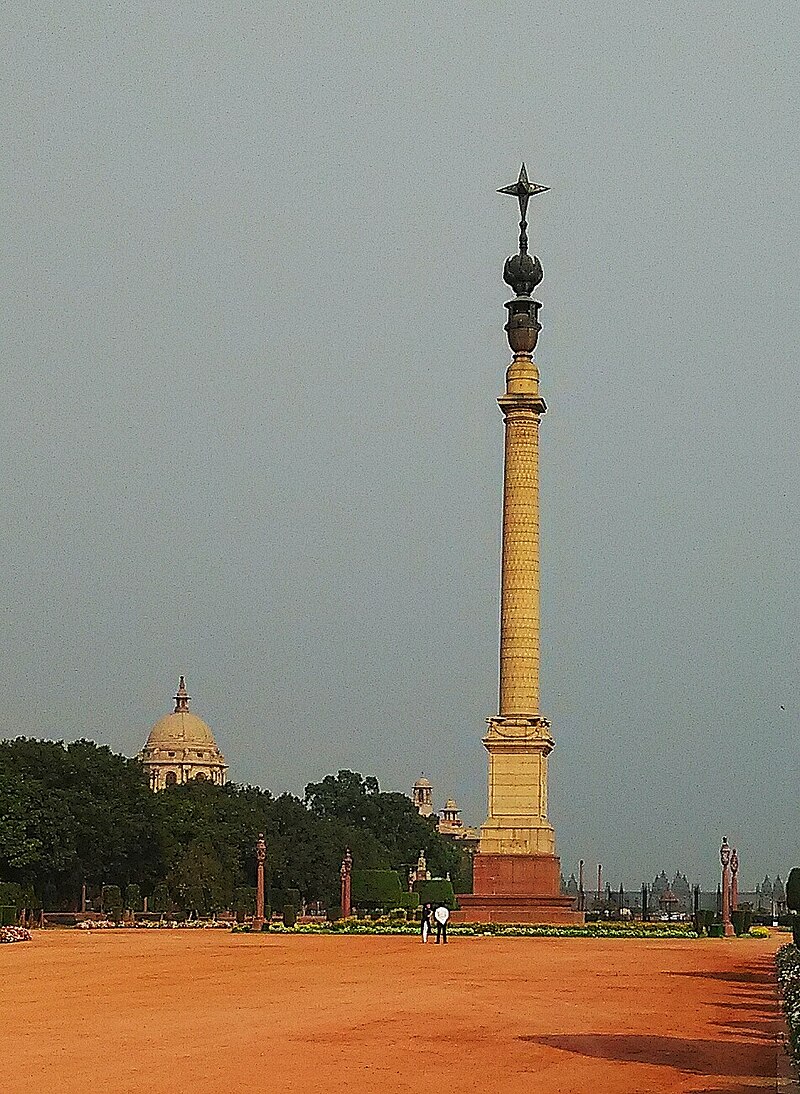 Jaipur Column from west with north block at Rashtrapati Bhawan