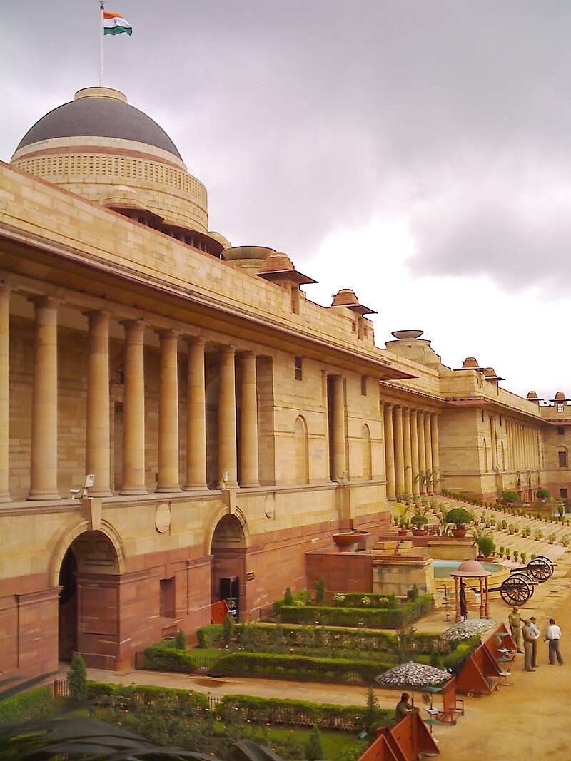 Rashtrapati Bhavan flank perspective1
