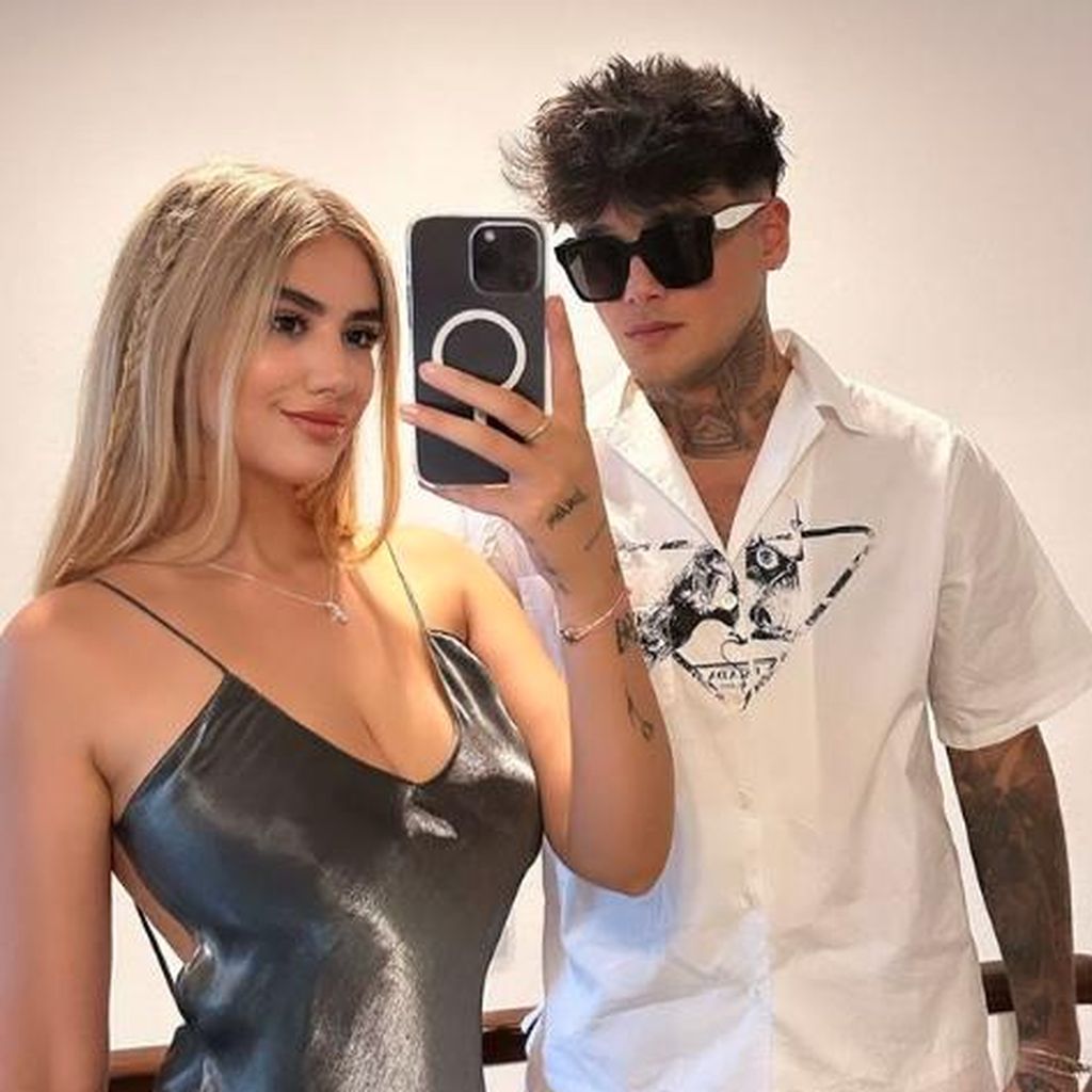 Lisa straube und furkan akkaya posieren