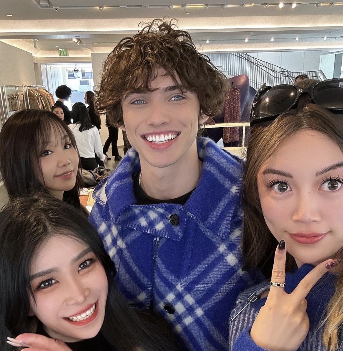 3732348 3732330 IMG 6072