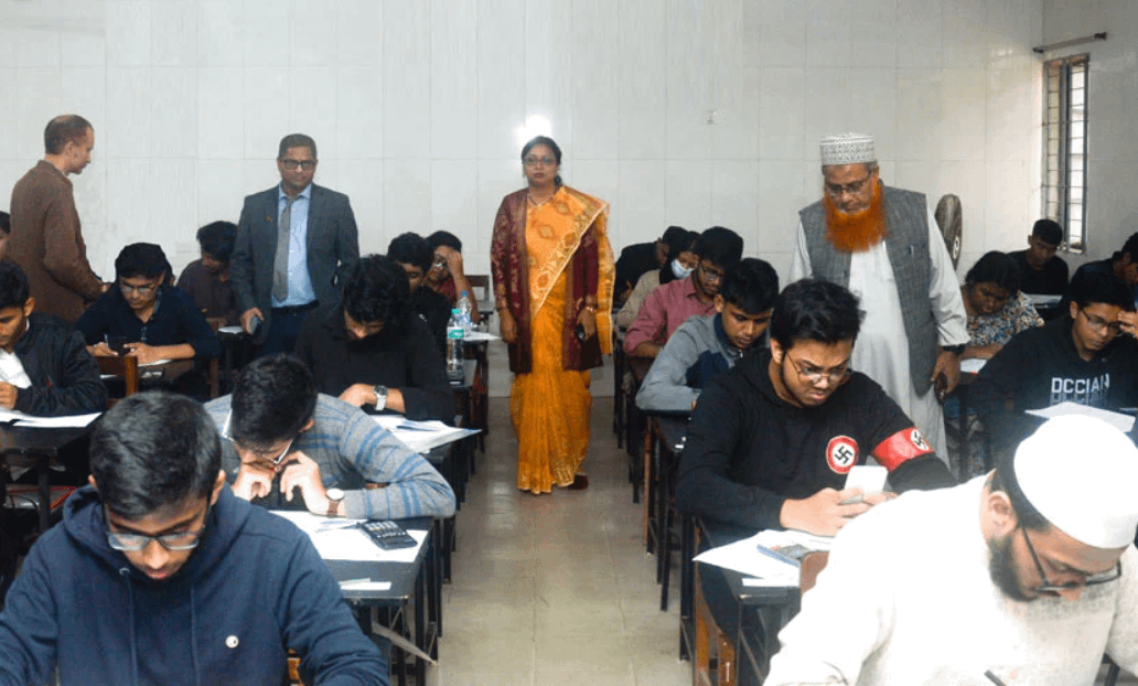 An examinee in the right column wore a nazi outfit during v0 32ipjo2qfkge1