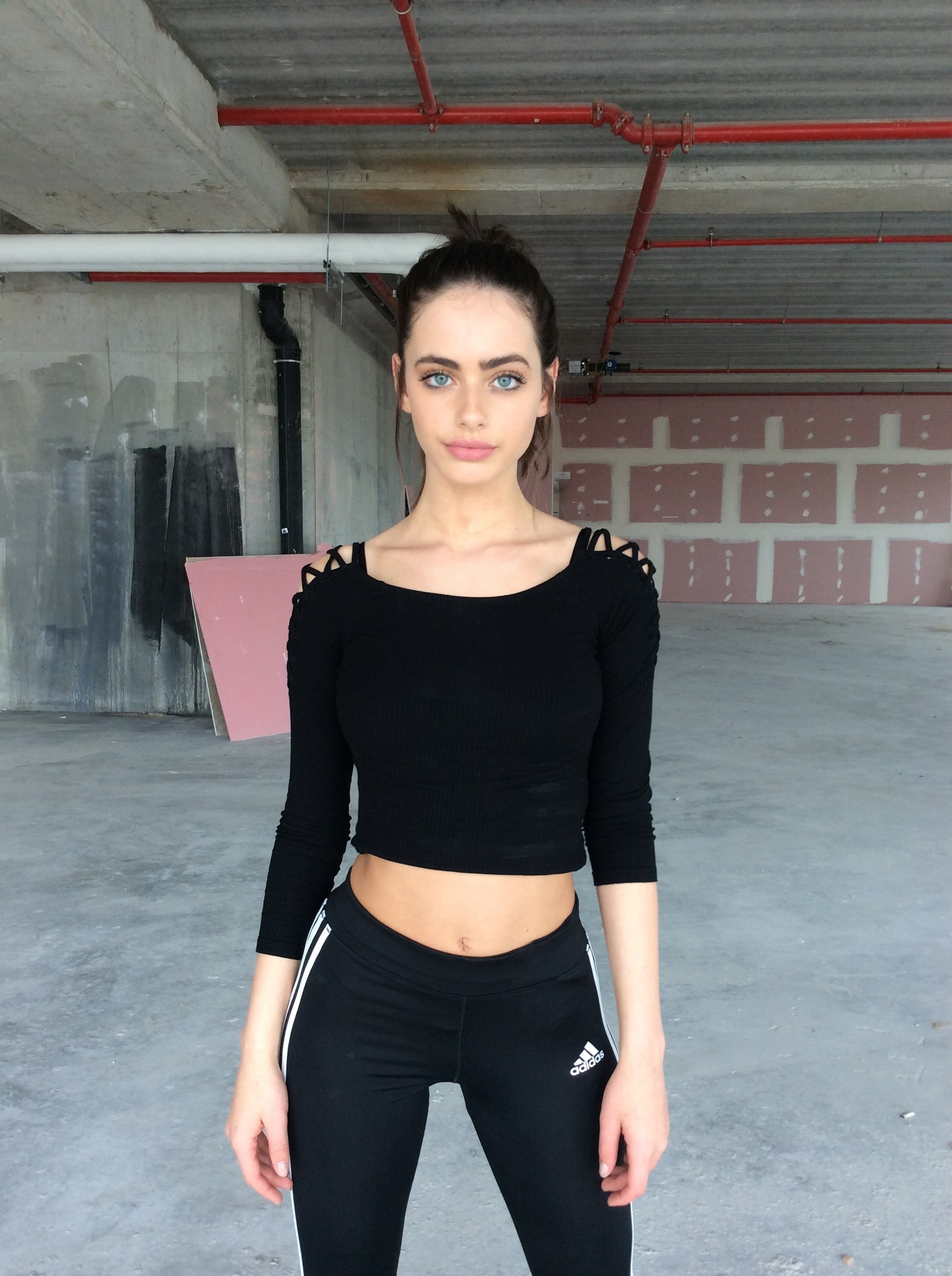 Yael shelbia 656952 fullsize