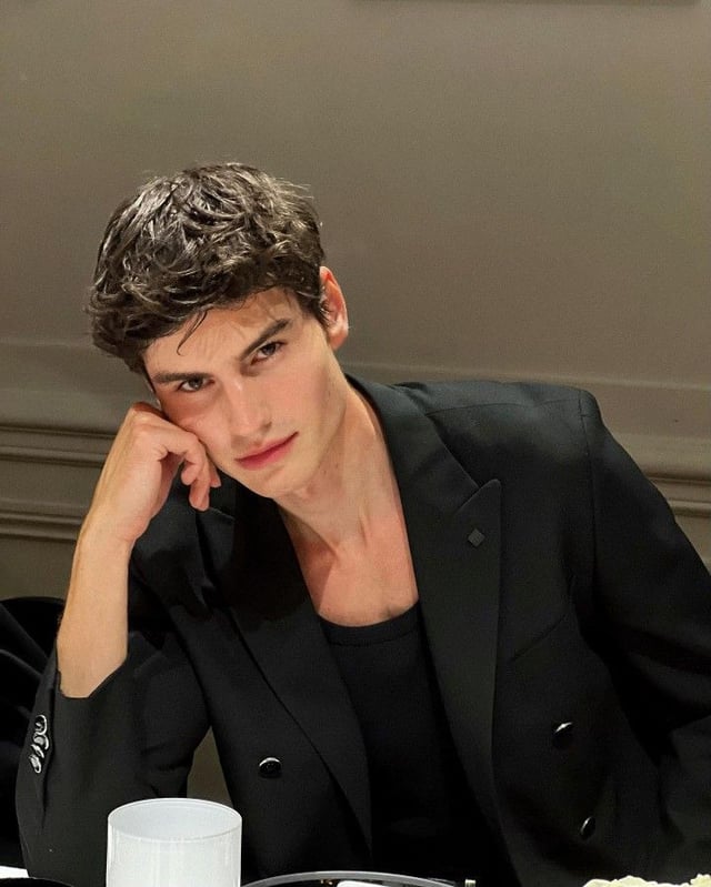 Moritz hau influencer and model v0 qtfl9xyohd2d1