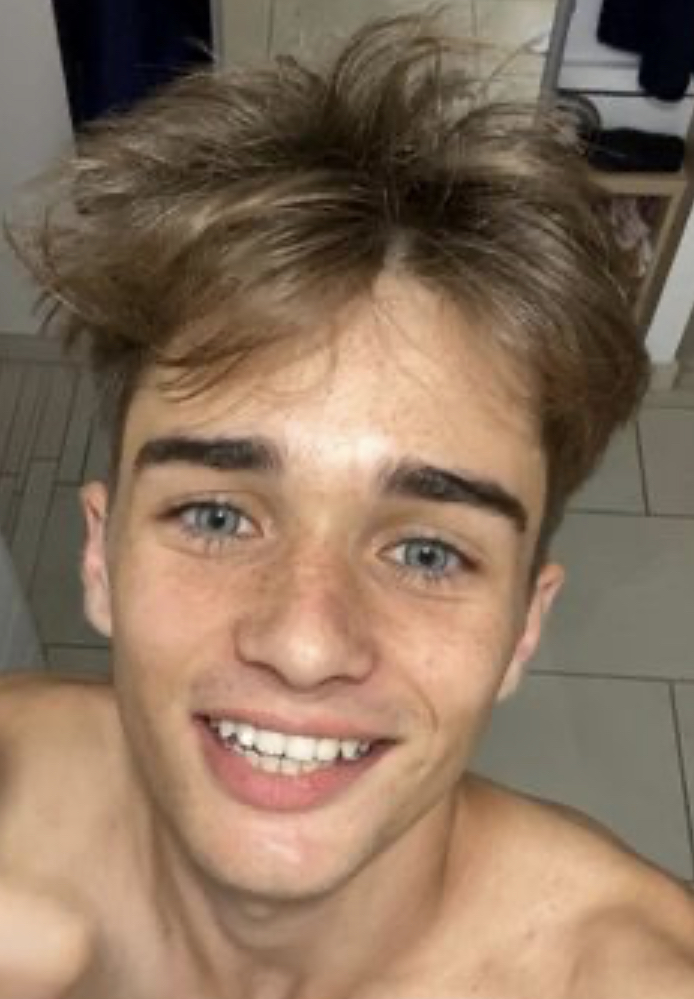 0C5BBFCB 4215 4644 BBF1 B2BA778D9343
