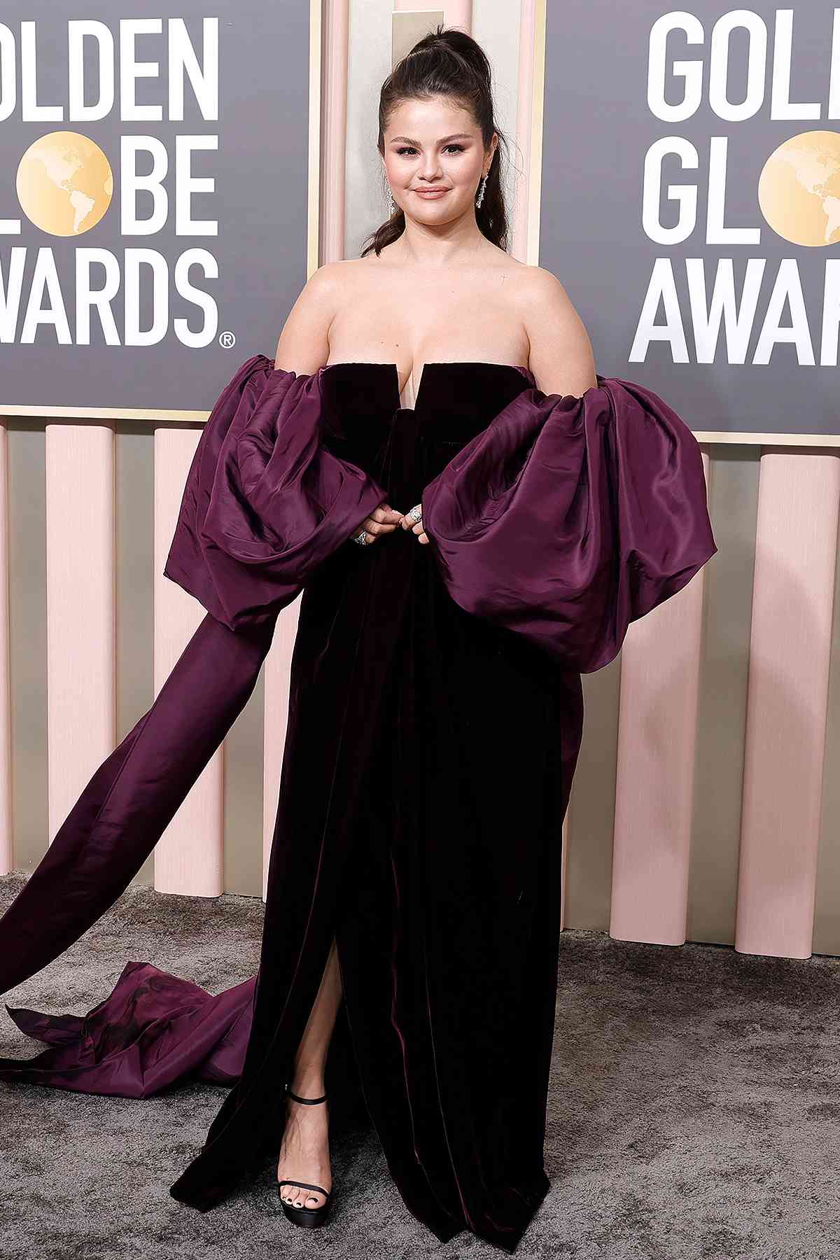 Selena gomez 2023 golden globe arrivals 74027649f21c4669929c4eb4540b4616