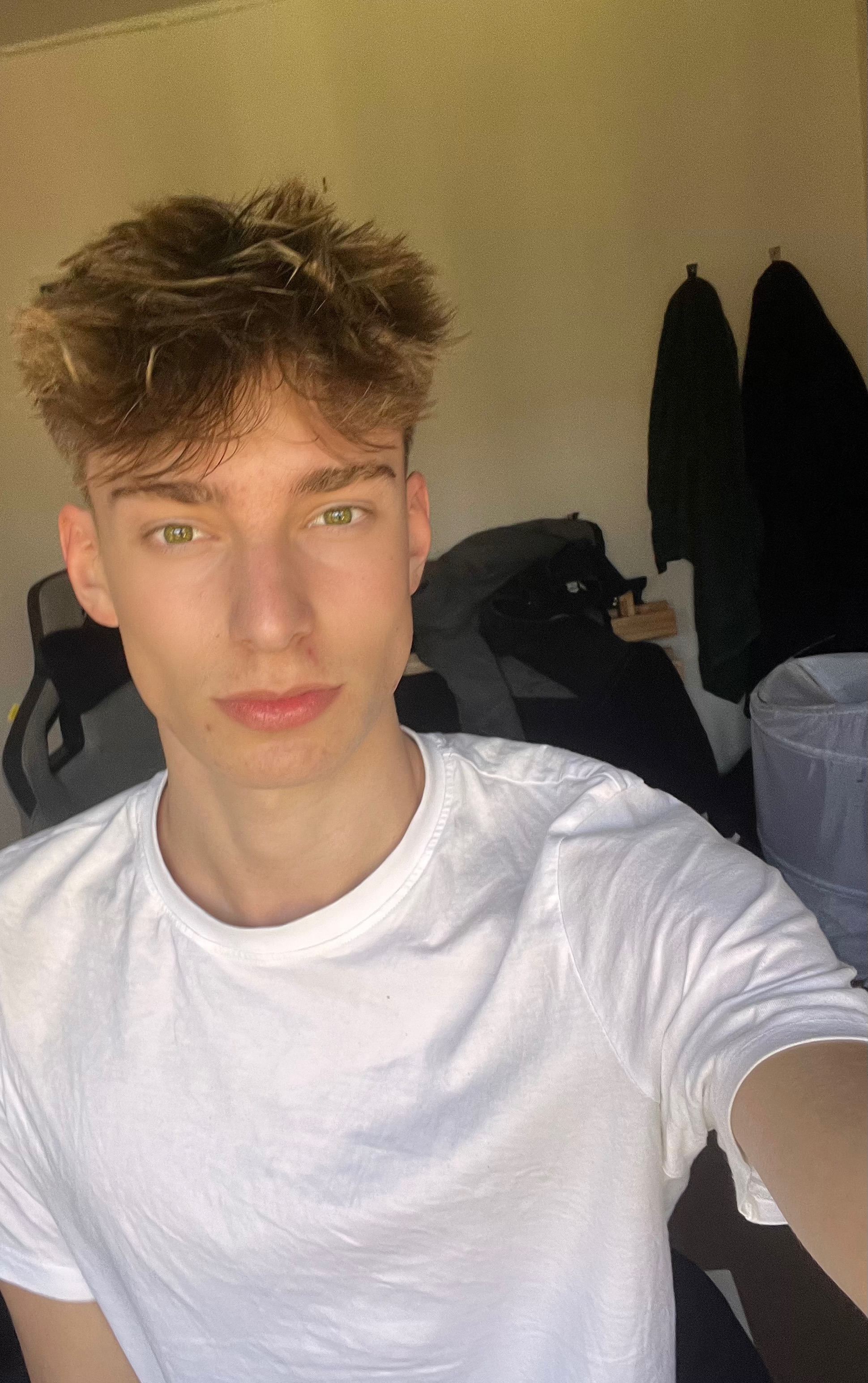 Facetune 26 04 2025 00 35 57