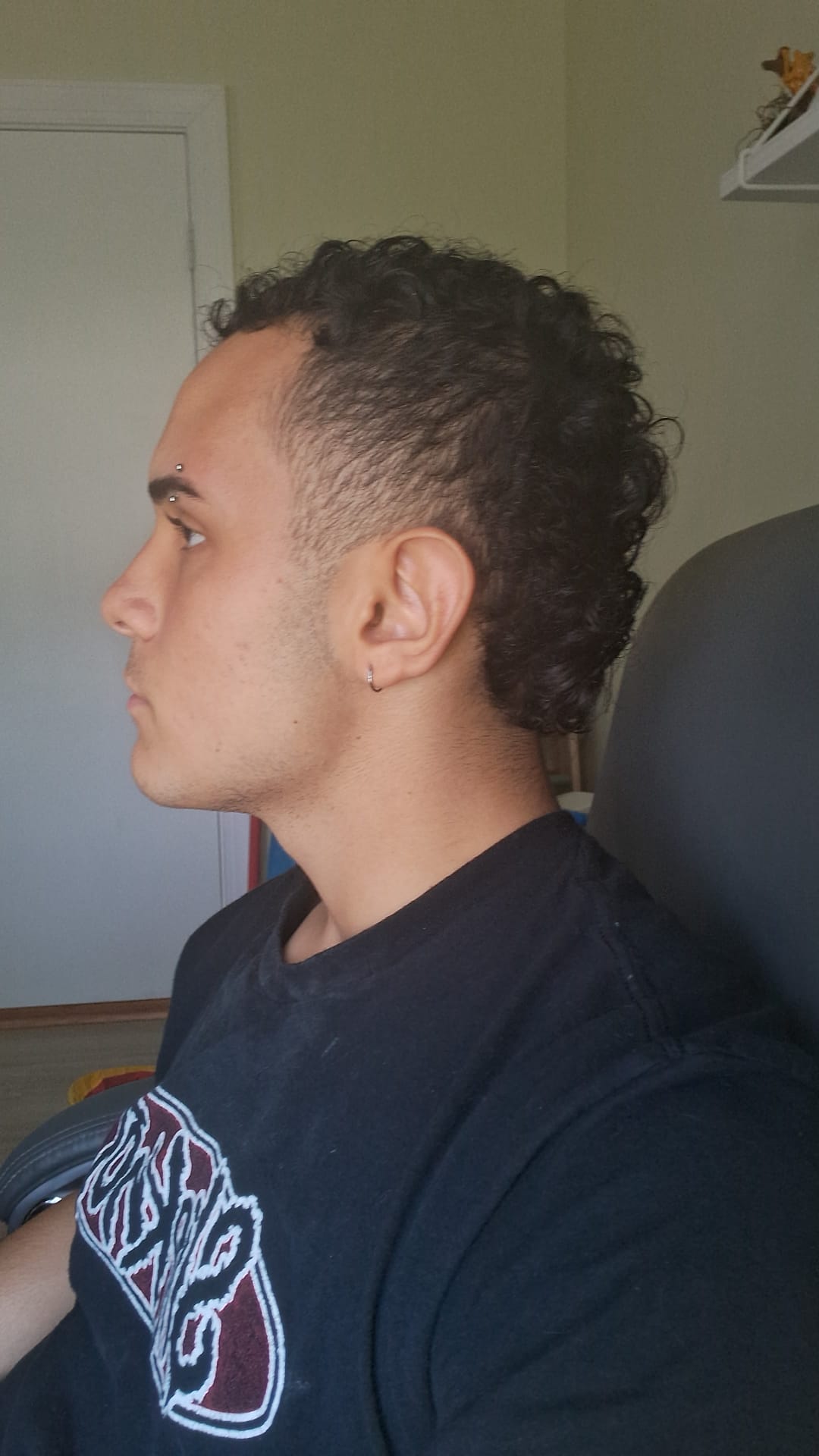 1000175943