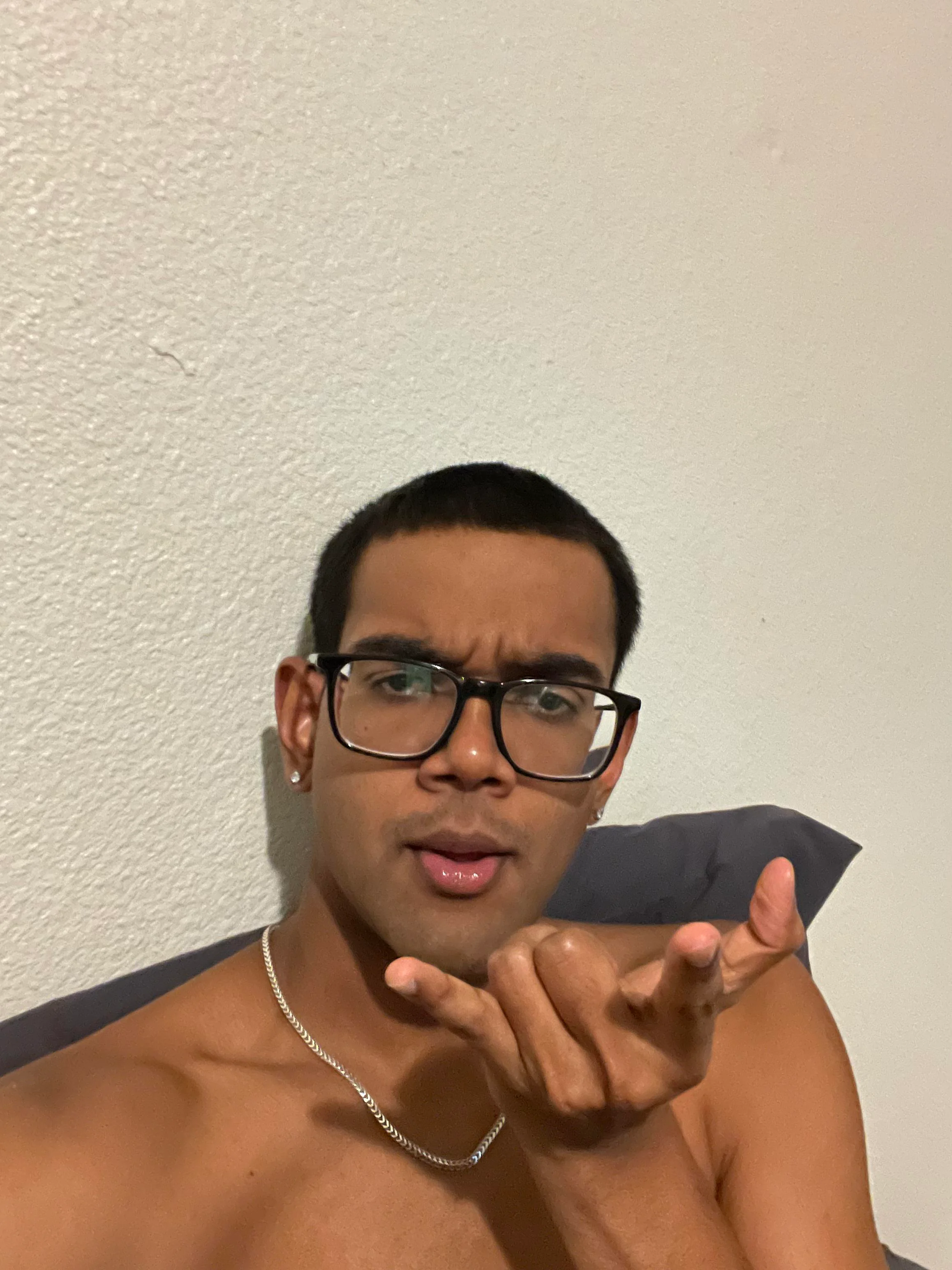 22 male am i ugly be brutally i can take it just got a new v0 ylp2e4zjkfdb1