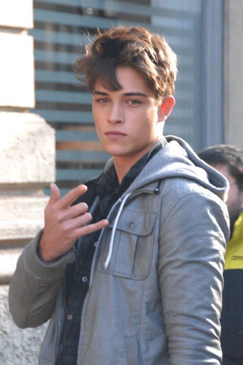 Ive always thought that francisco lachowski looks more like v0 p56ryqtwa5ic1