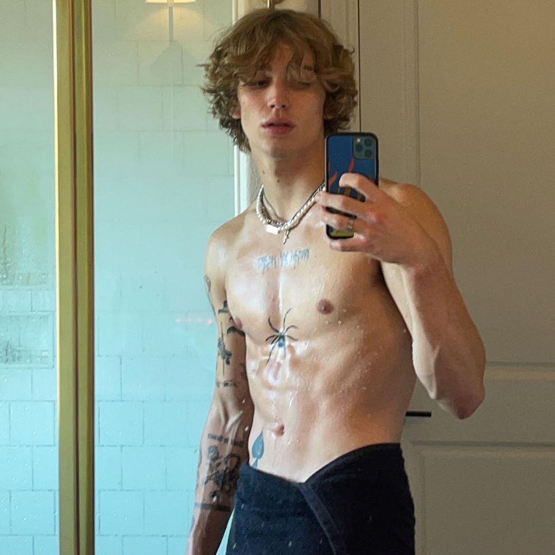 Vinnie Hacker  posing shirtless for a mirror selfie