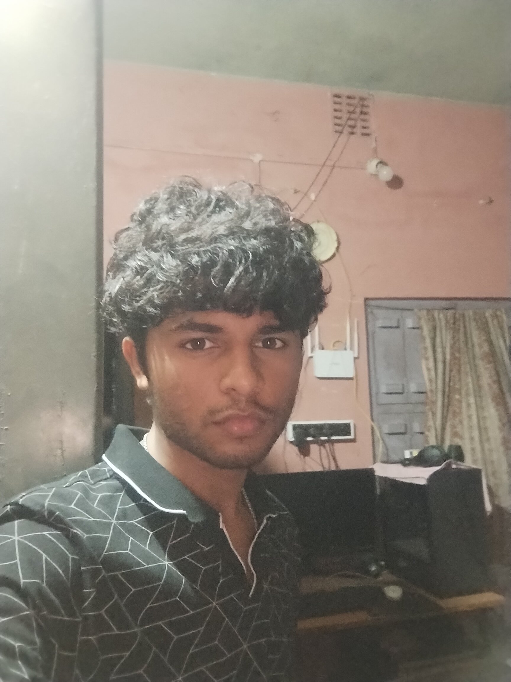 1000045743