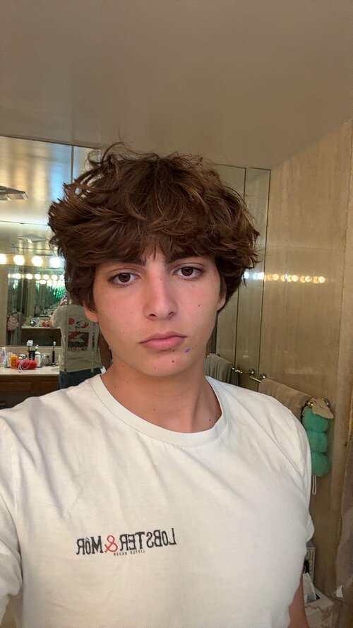 am-i-ugly-m18-v0-0quj8jtdk5ef1.jpeg