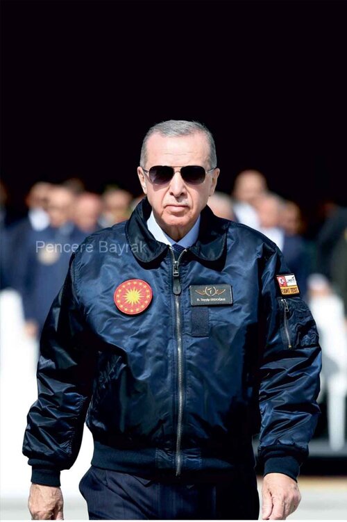 Cumhur baskani recep tayyip erdogan yeni pilot monlu resim bayragi