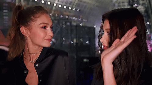 Gigi hadid and bella hadid high five a2wijv6jw054c72h