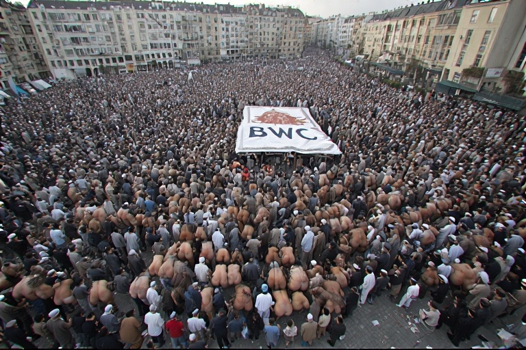 A casual photo of 1000 Muslim  5