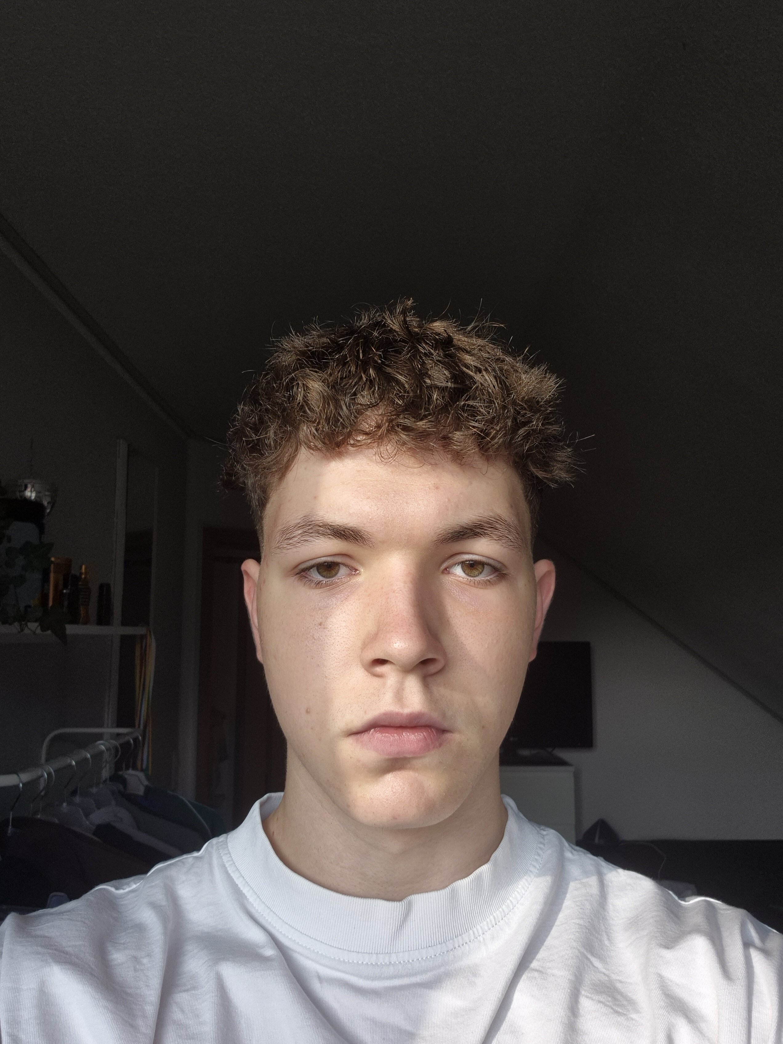 1000027318