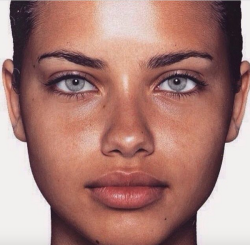 Adriana 3