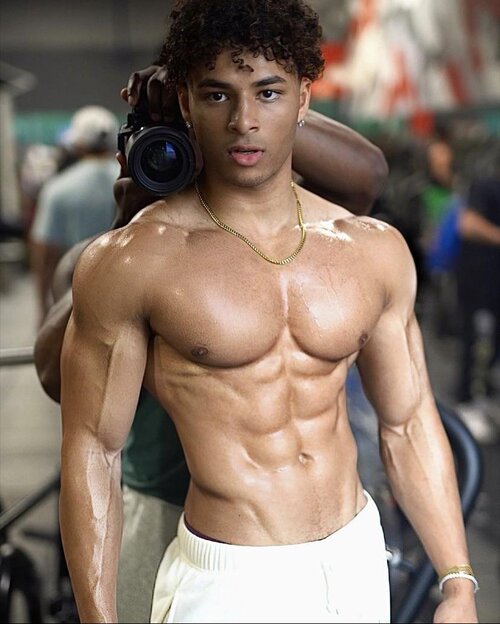 jeremiah-wharton-19yrs-old-v0-9jf8d48blqeb1.jpg