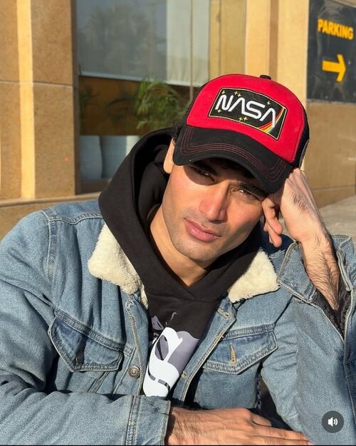 what-makes-the-famous-og-looksmaxxer-salludon-a-heartthrob-v0-xgetbu35v1ue1.jpg