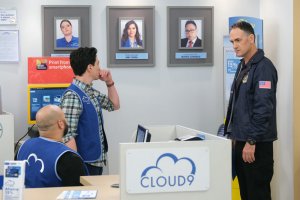Superstore season 4 episode 22 mateo photo ice agent Superstore season 4 episode 22 mateo photo ice agent