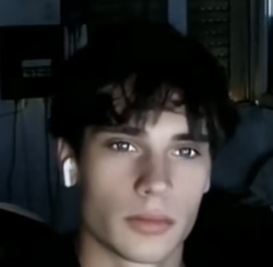 3299576 118B247F C754 4F3C A542 BEC81AEF9F12