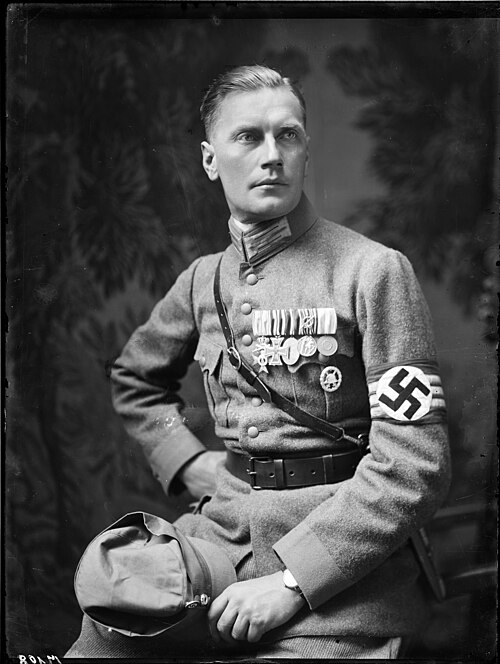 Wilhelm Brckner 1884 1954 Adolf Hitlers chief adjutant Oberleutnant portrait c 1924    Wilhelm Brckner 1884 1954 Adolf Hitlers chief adjutant Oberleutnant portrait c 1924
