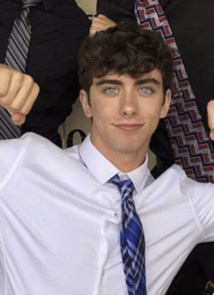 Image 715 744x1024 3384798324