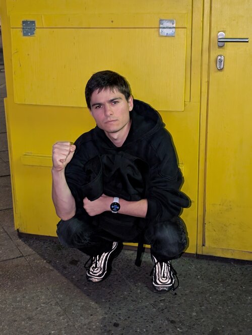 PXL_20250824_190236070.RAW-01.COVER.jpg