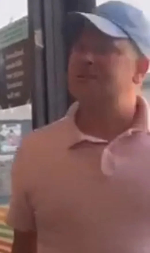 Gas station brawl v0 3ezs1waef5uf1