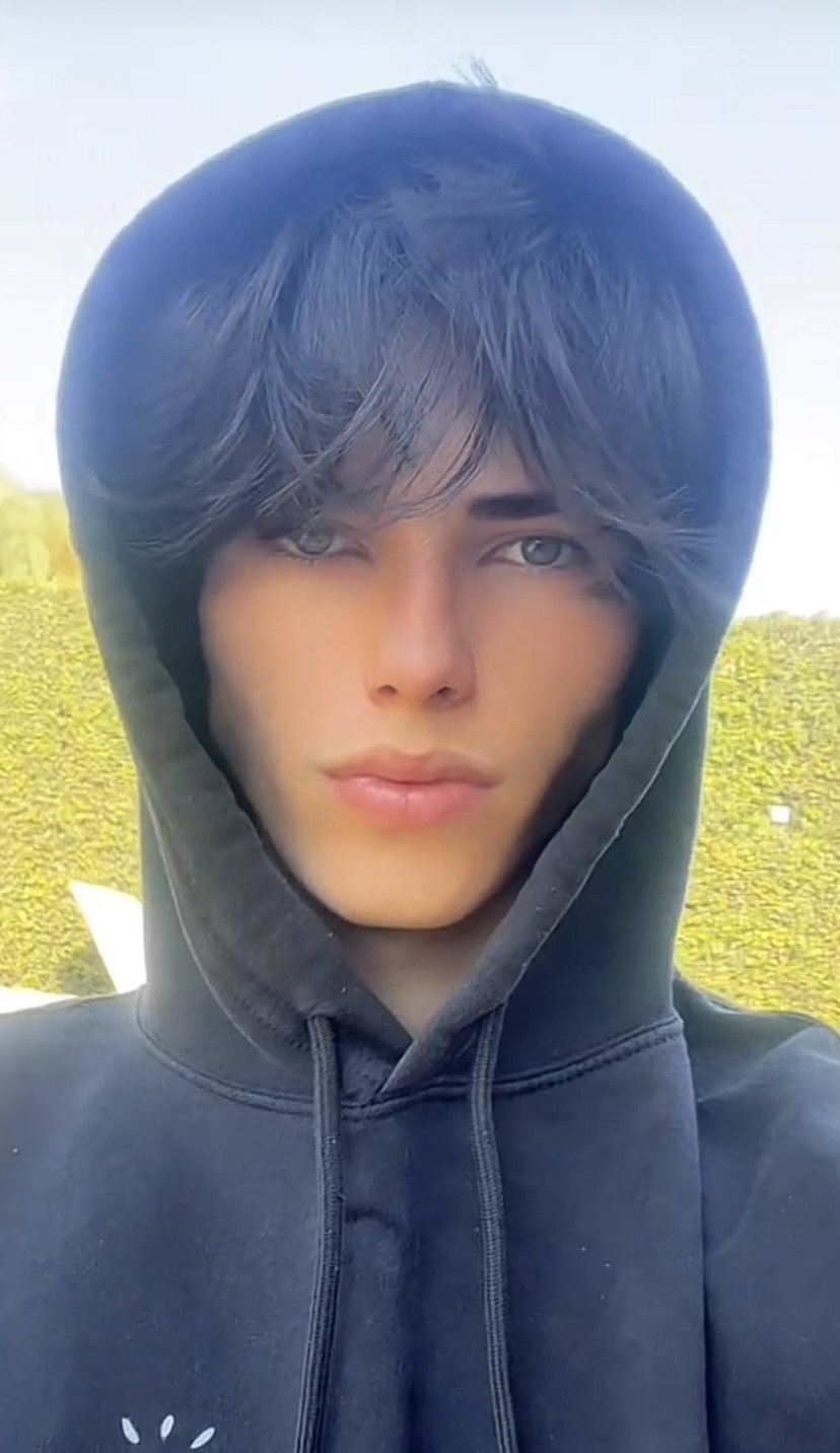 Facetune 14 10 2025 01 49 37 Facetune 14 10 2025 01 49 37