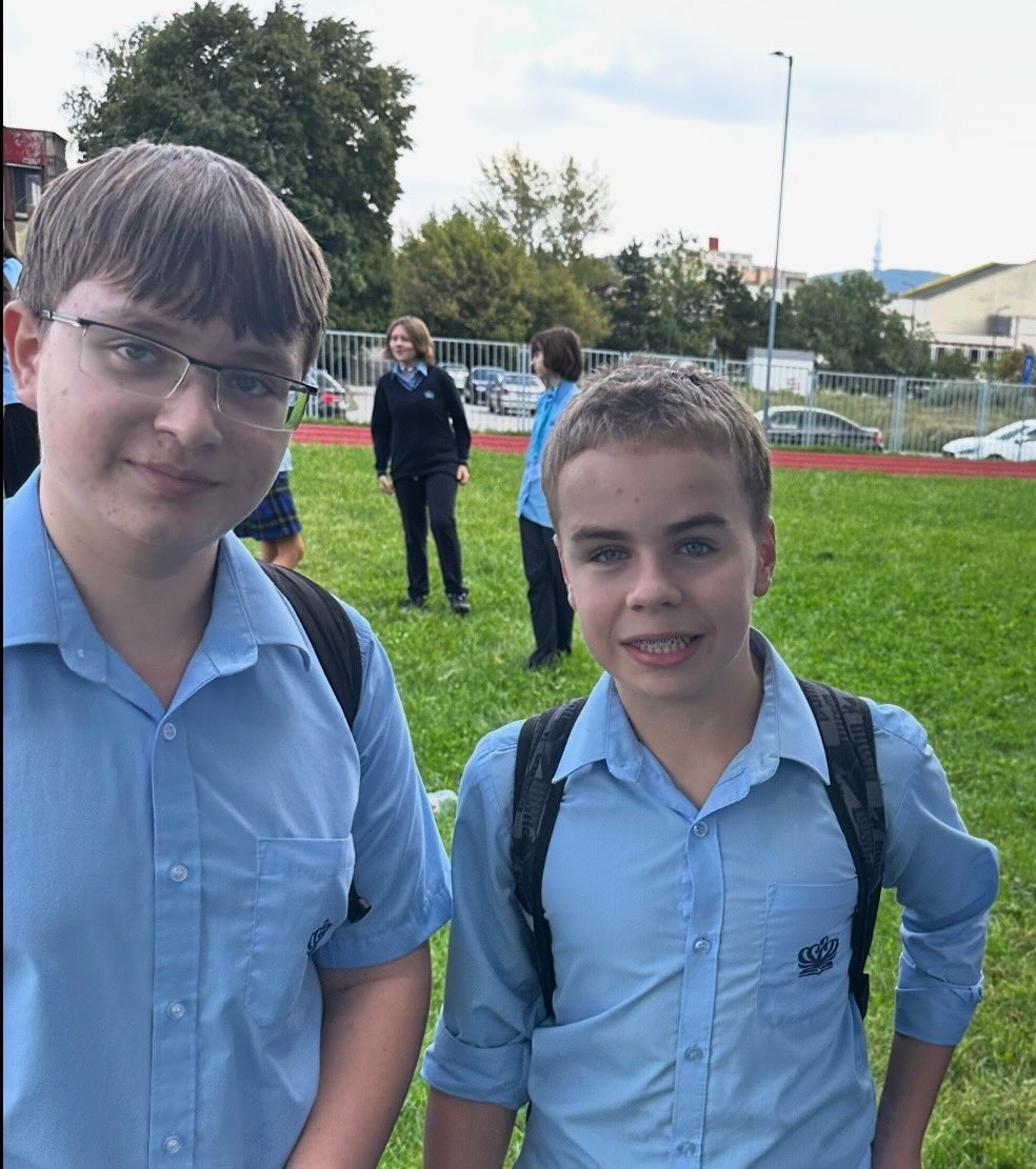 725E33D4 ACA1 4390 BD3C 35D74D478E18