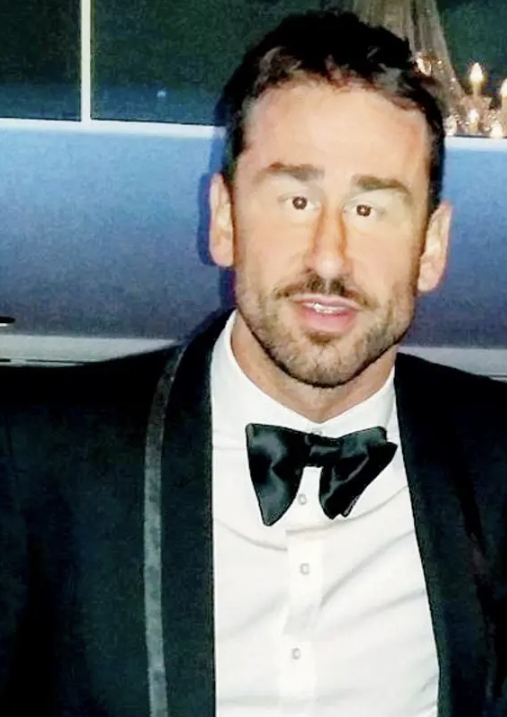 45B25A21 2DD1 4E95 BD03 02C6993EE8F7 45B25A21 2DD1 4E95 BD03 02C6993EE8F7