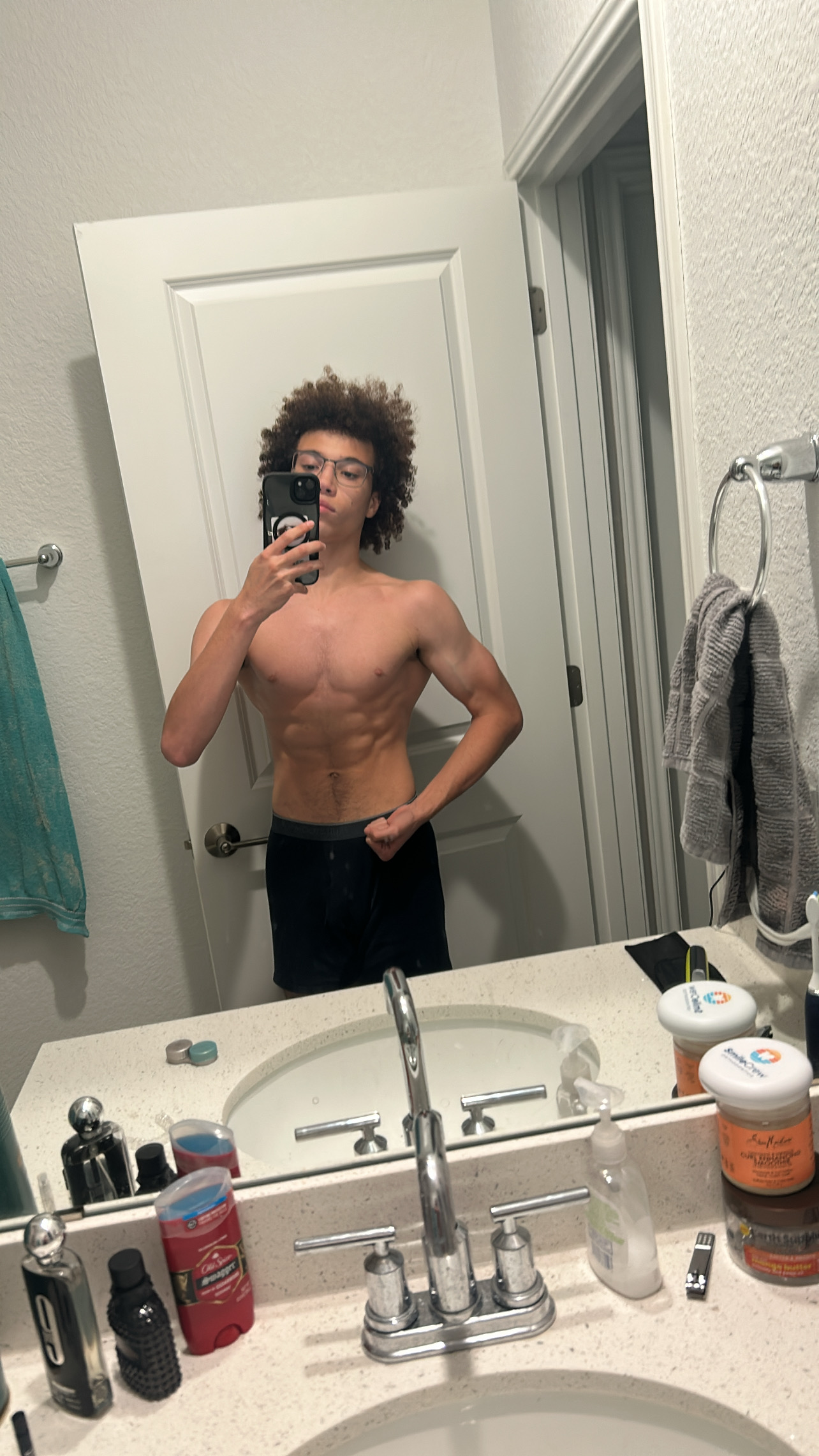 FCA4524B E664 4668 8FAF 55906597760B FCA4524B E664 4668 8FAF 55906597760B