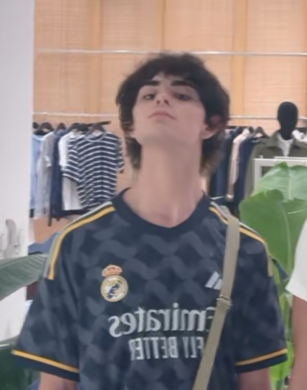 Screenshot 2025 11 04 15 04 36 728 commiuigallery edit